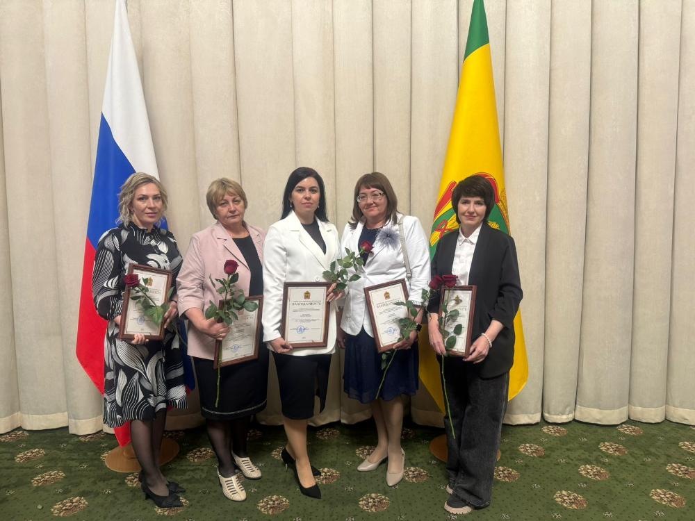 Губернатор вручил награды пензенцам, участвовавшим в приеме детей из Белгородской области